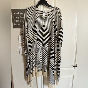 Cabi black and ivory “Unwind Cover-up”
